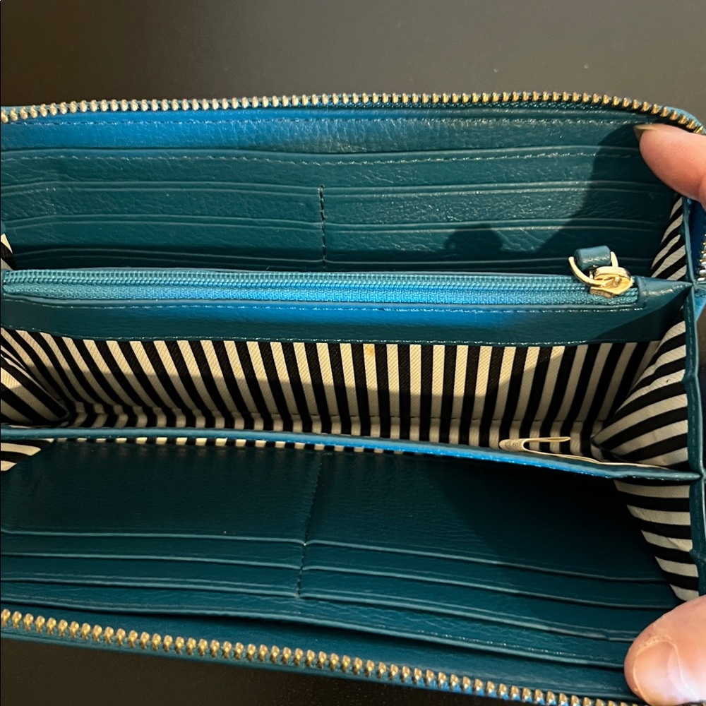 Kate Spade Teal Leather zip around Wallet - Picture 7 of 7